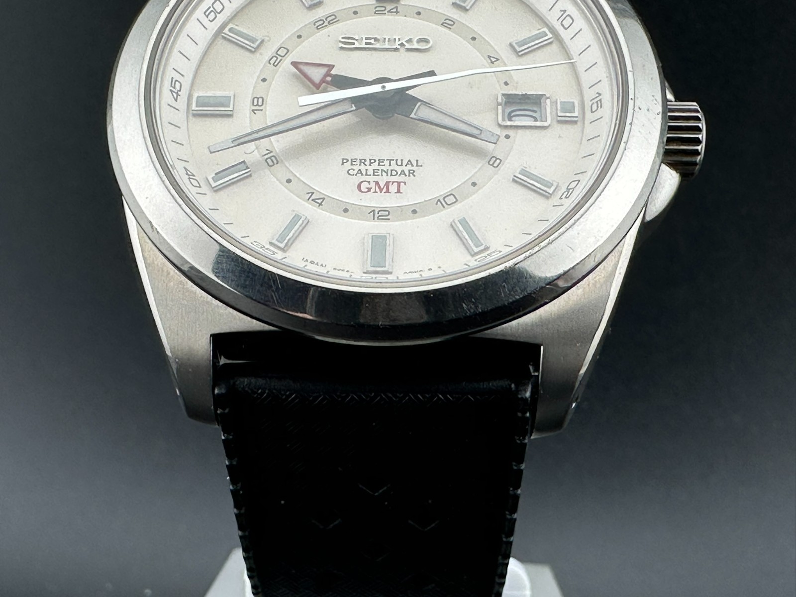 SeikoPerpetual Calendar GMT Men’s Cream Dial Date 40mm Quartz Watch 8F56-00M0