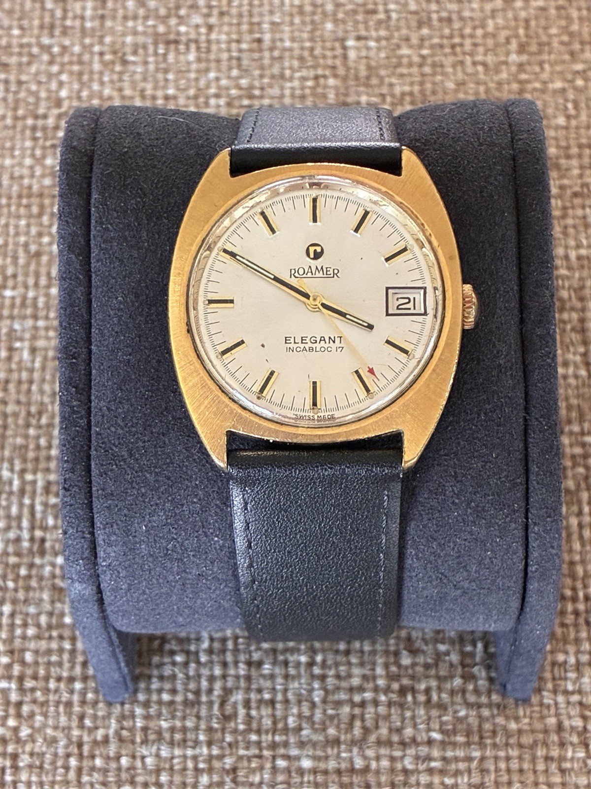 Vintage 1970s Roamer Elegant Mechanical Swiss Watch Red Arrow Sweep Second Date