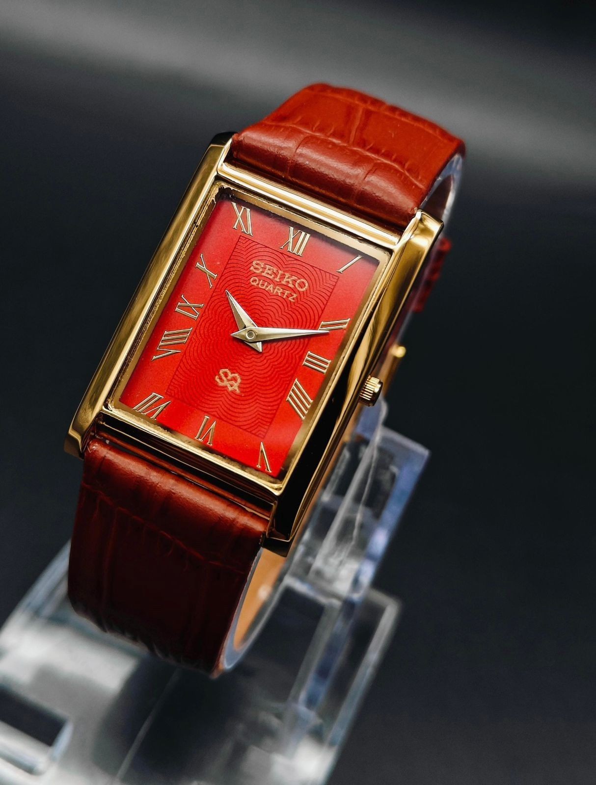Vintage Seiko Vintage Quartz Watch Red Dial Men’s Slim Classic Wristwatch F/S