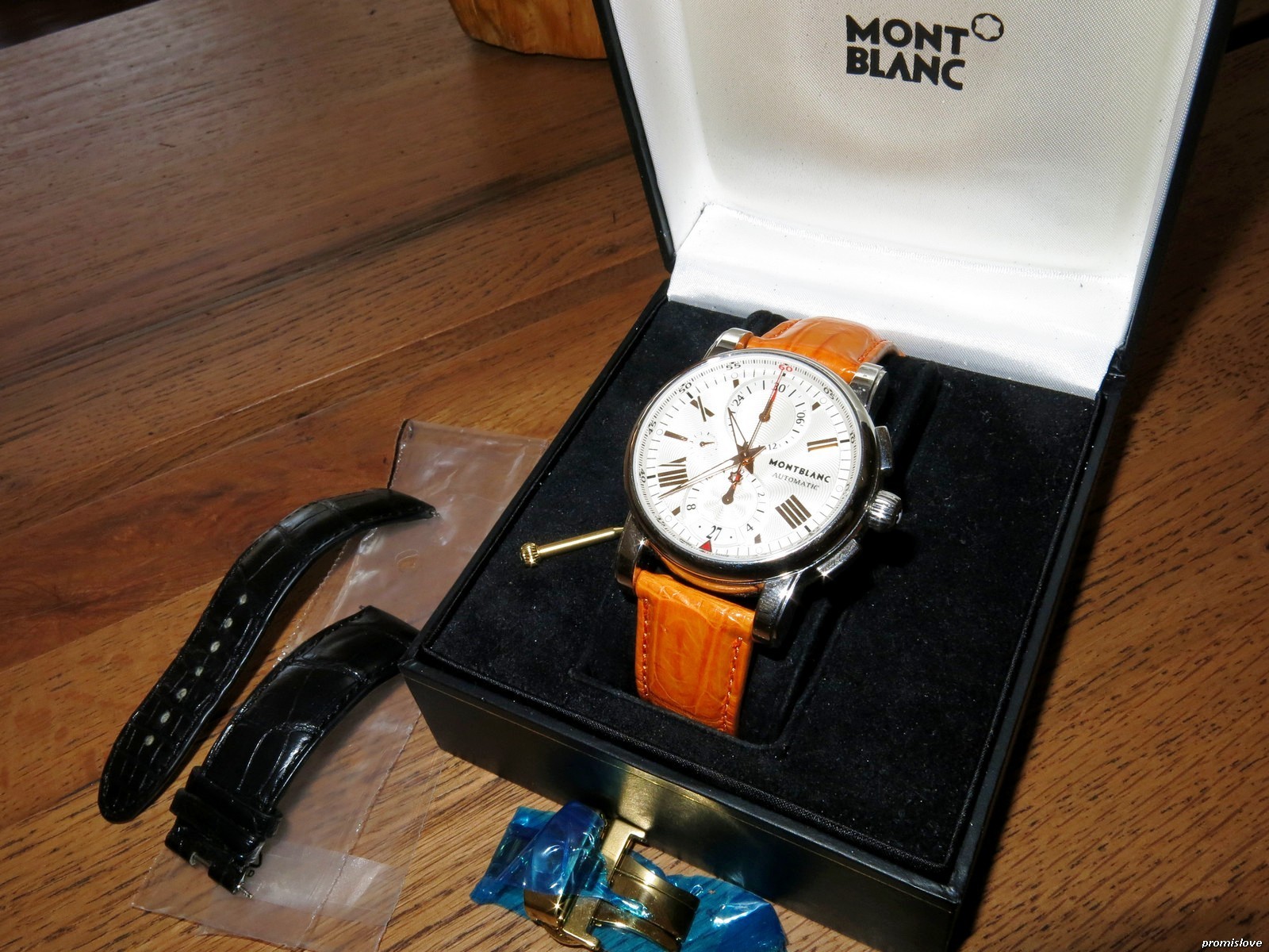 MONTBLANC MEISTERSTUCK 4810 CHRONOGRAPH 43mm GOLD AUTOMATIC MEN WATCH BOX EXTRAS