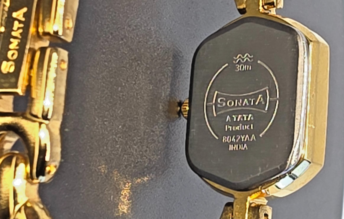 India Sonata Watch Gold Tone 8042YAA New Battery and Working