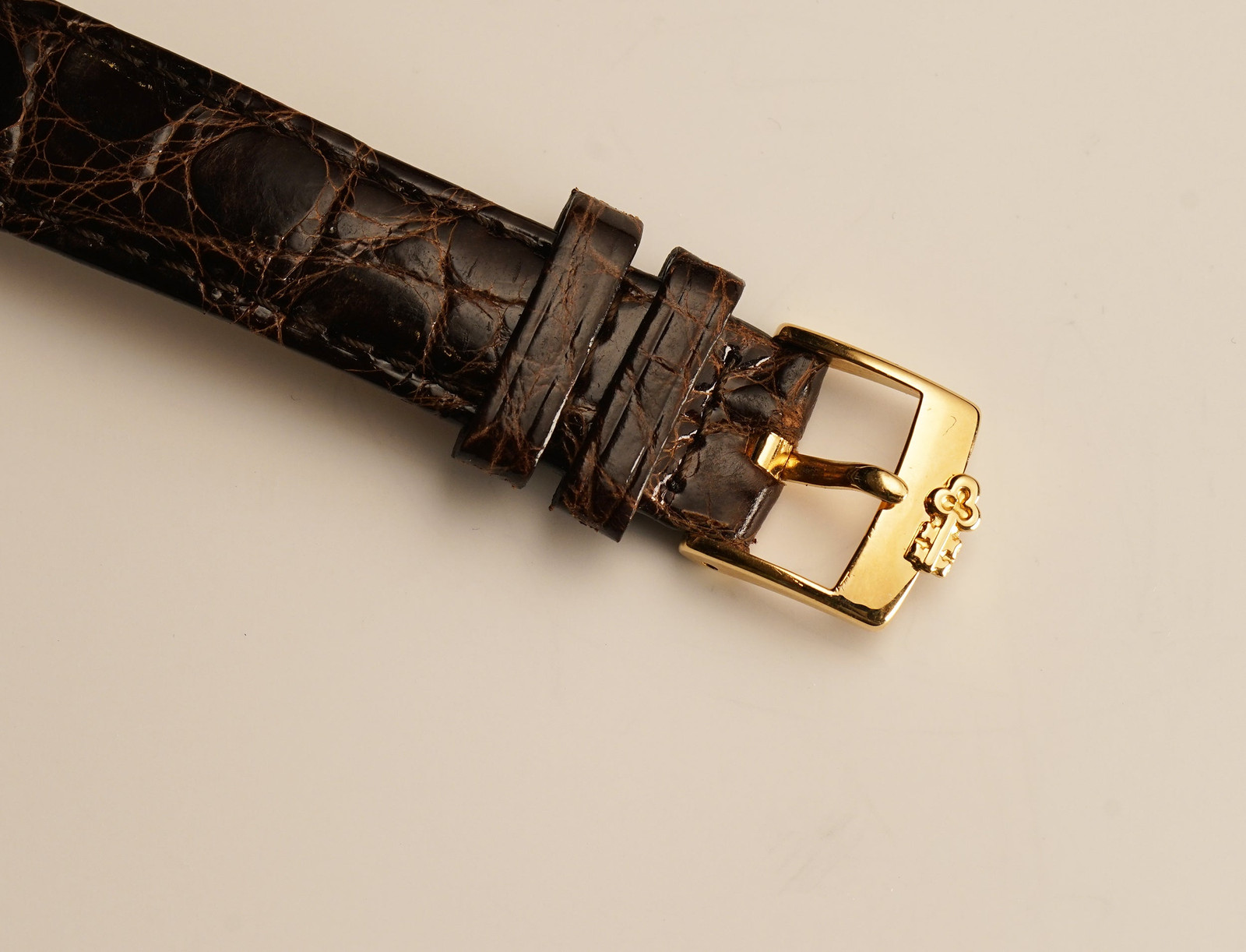 Corum 26mm Vintage Dress 18k Yellow Gold Hobnail Dial