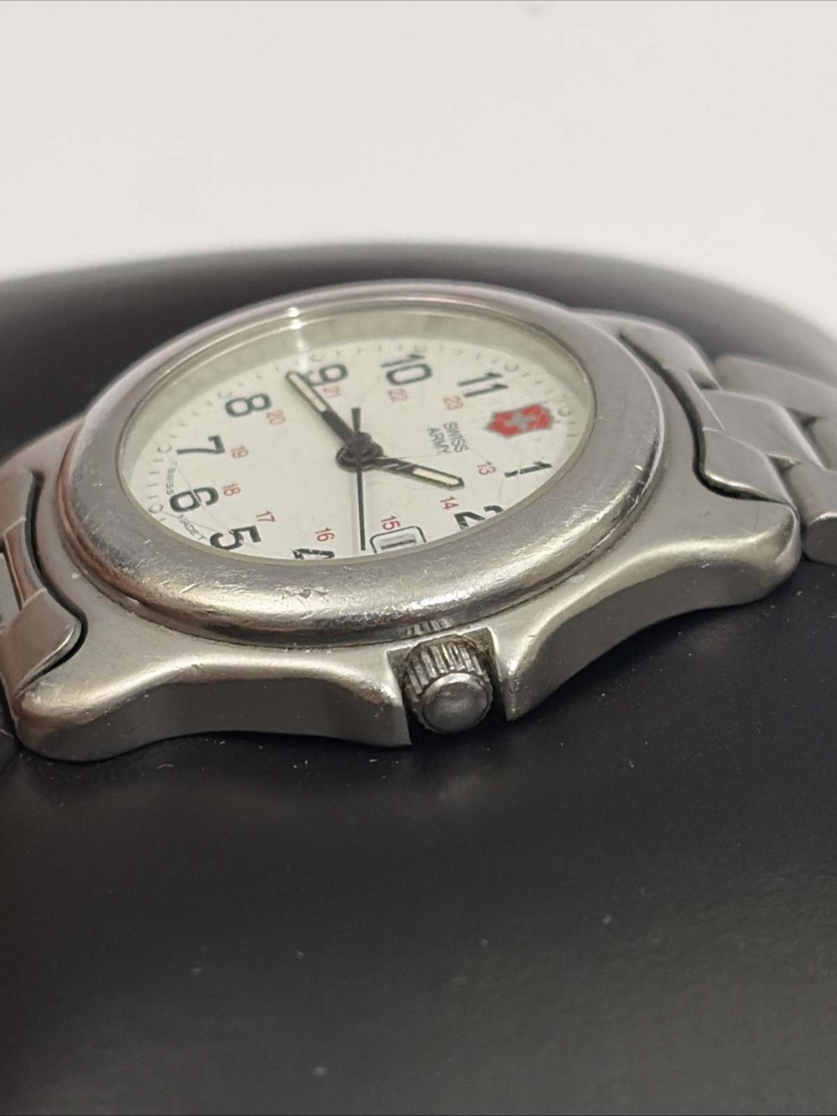 Victorinox SWISS ARMY Ladies Watch 100 MTR Water Resident W/ New Battery!