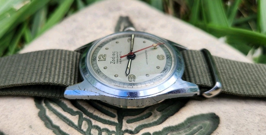Vtg 1970’s Zodiac Incasecurit Hermetic 15J Men’s 30mm Watch Mechanical Bullseye!