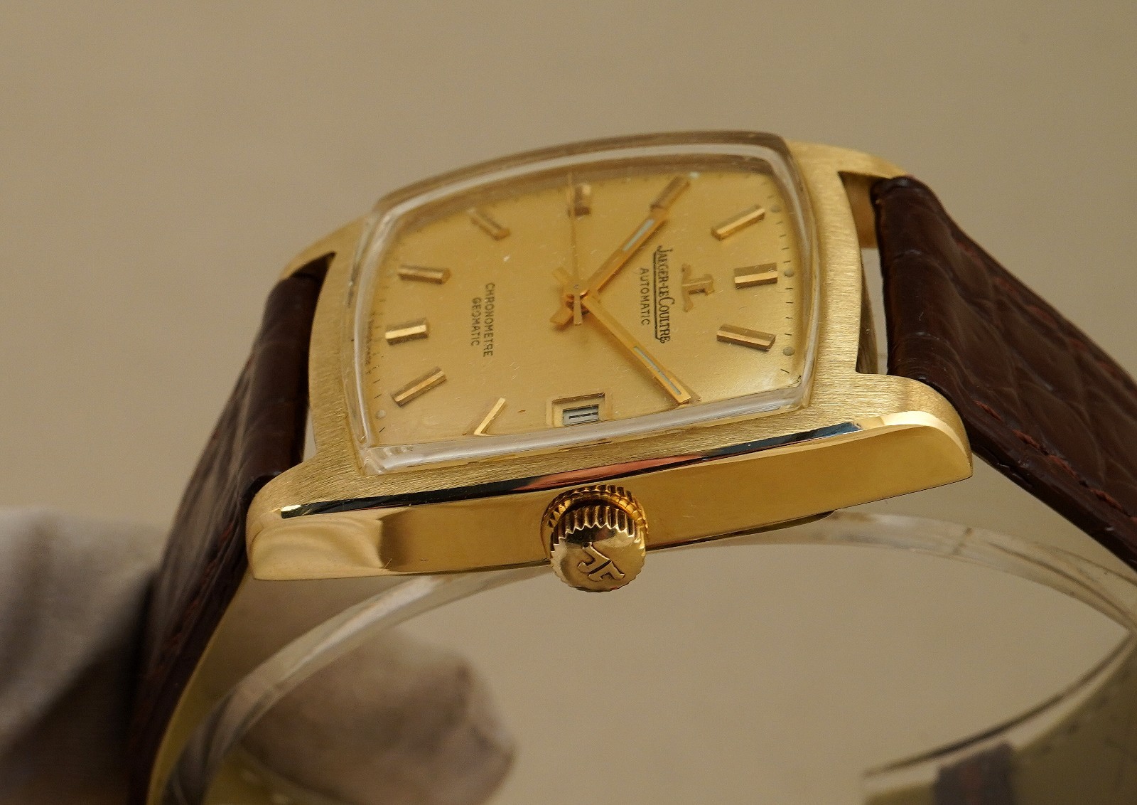 VINTAGE JAEGER-LECOULTRE GEOMATIC TONNEAU E560 18K GOLD ORIGINAL FULL SET 1970’S