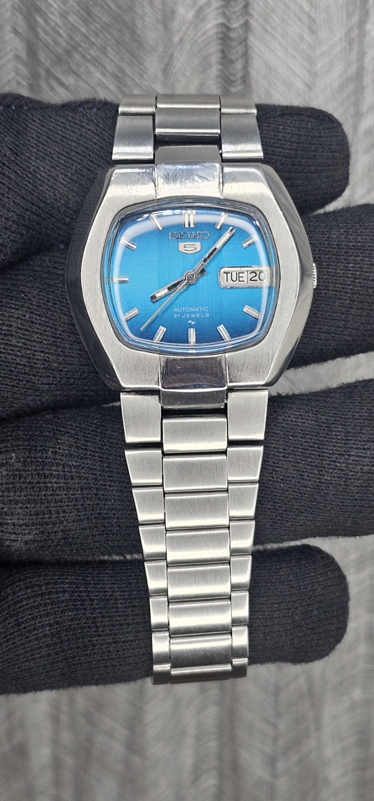 vintage Seiko 5 automatic 7019-5100 day/Date Blue Dial Men’s Wrist Watch