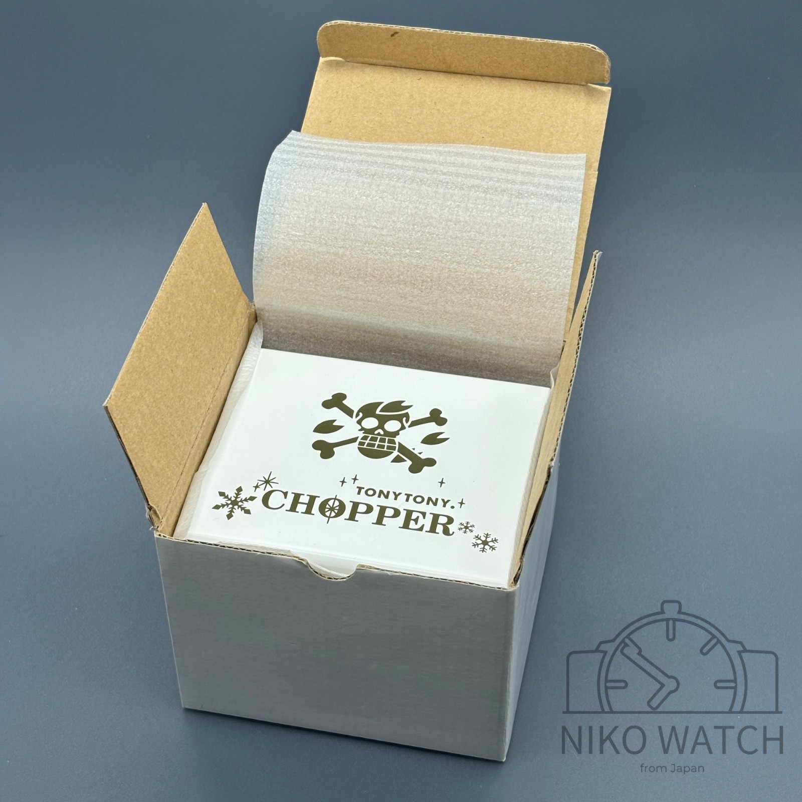 One Piece Chopper Watch Sakura no Kioku Premium Collection Japan LTD [Excellent]