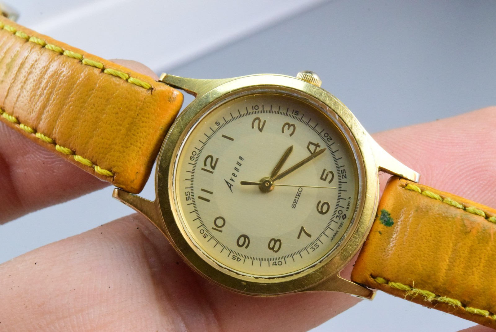 Vintage watch Seiko Avenue 7321-0430 Creamy Lady Quartz Round 27mm