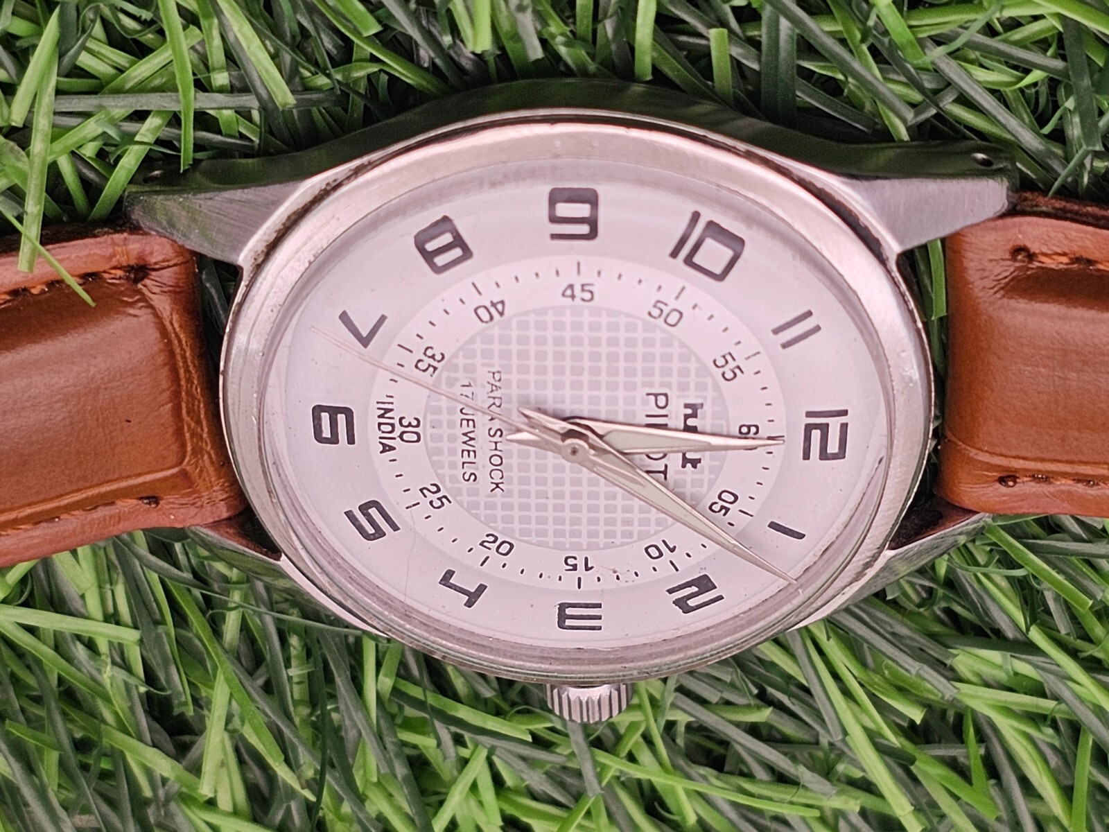 Beautiful Mens HMT Pilot Parashock Mechanical Wind 17J Watch White Dial