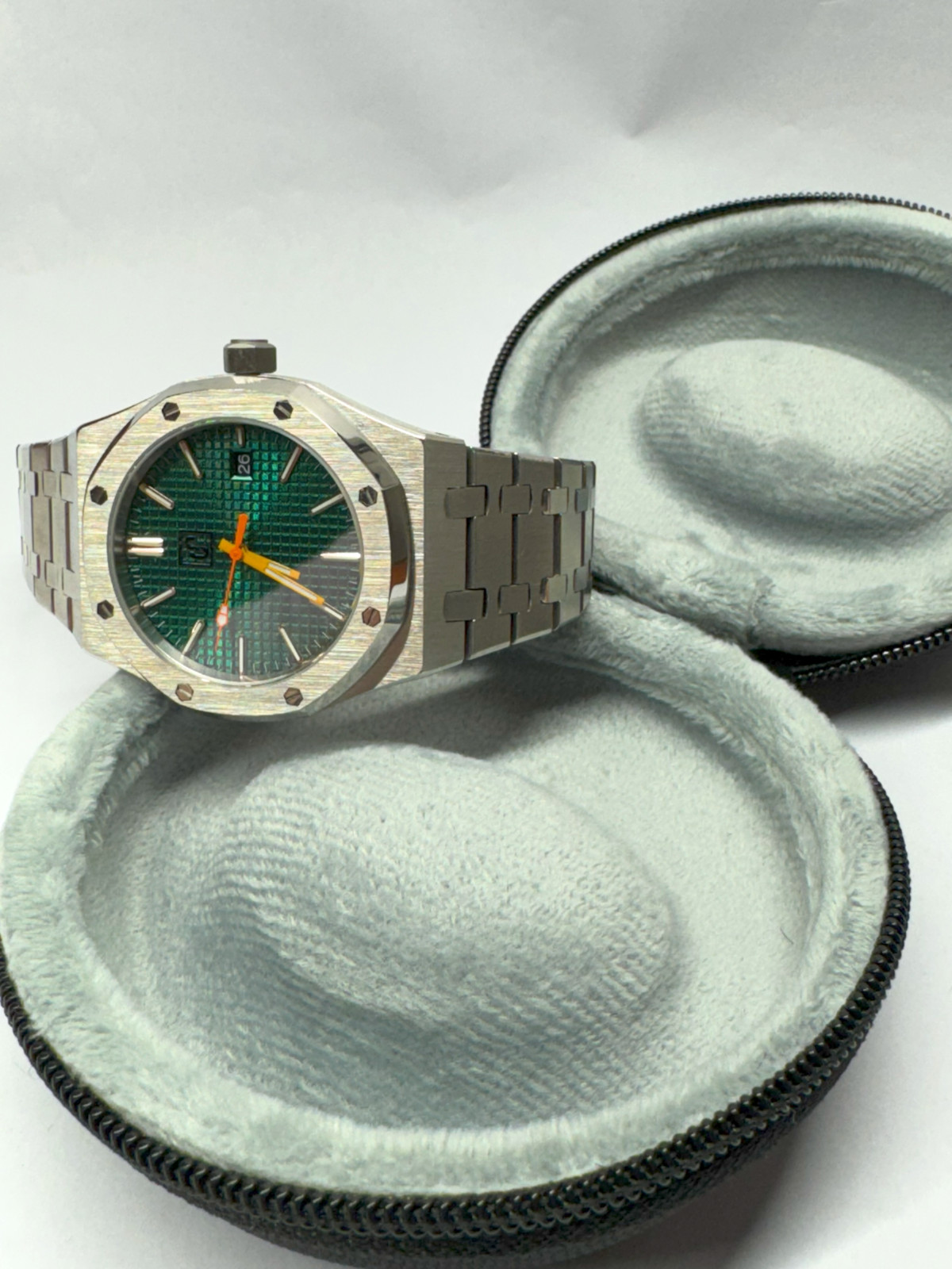 JP Royal Verde – NH36A Automatic, Green Tapisserie Dial, Integrated Bracelet, Sa