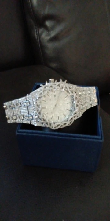 Luxury Men’s Quartz Watch – Thorn Crown Iced Diamond Design/ fashion/ stylish