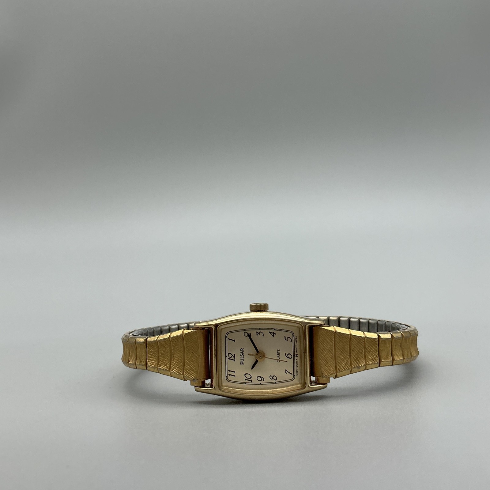 Pulsar V401-5000 Womens Watch 16mm Gold Tone Stretch Band New Battery