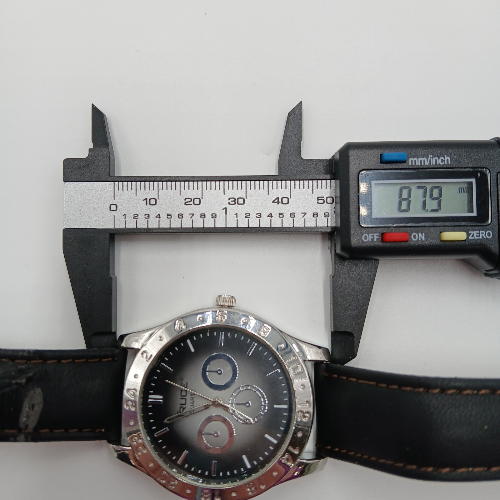 TRUCE Watch Mens Ombre Gray to Black Dial Silver Tone Seconds Hand Strap FLAWS