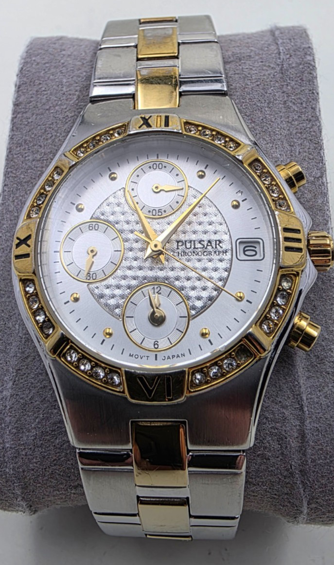 “Pulsar Chronograph YM92-X123 Two-Tone Watch – FULL KIT Box & Papers – New Batte
