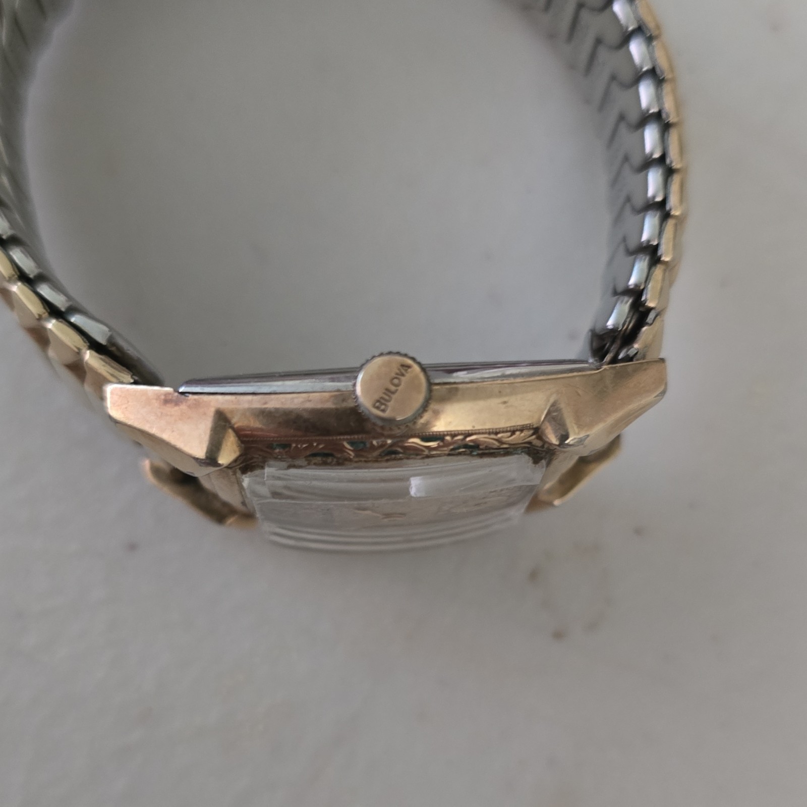 Bulova Classic Rectangle Analog Mens and Women’s 10K RGP