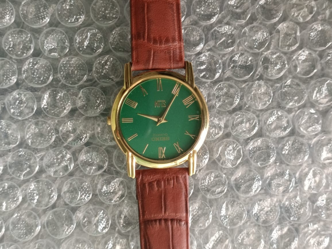 Vintage Seiko Quartz Japan Made Green Dial Men’s Wrist Watch Looking Good