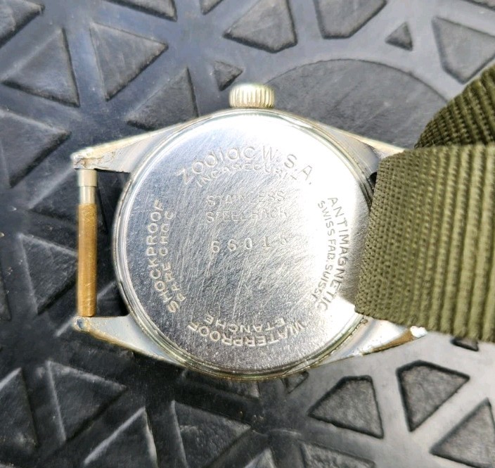 Vtg 1970’s Zodiac Incasecurit Hermetic 15J Men’s 30mm Watch Mechanical Bullseye!