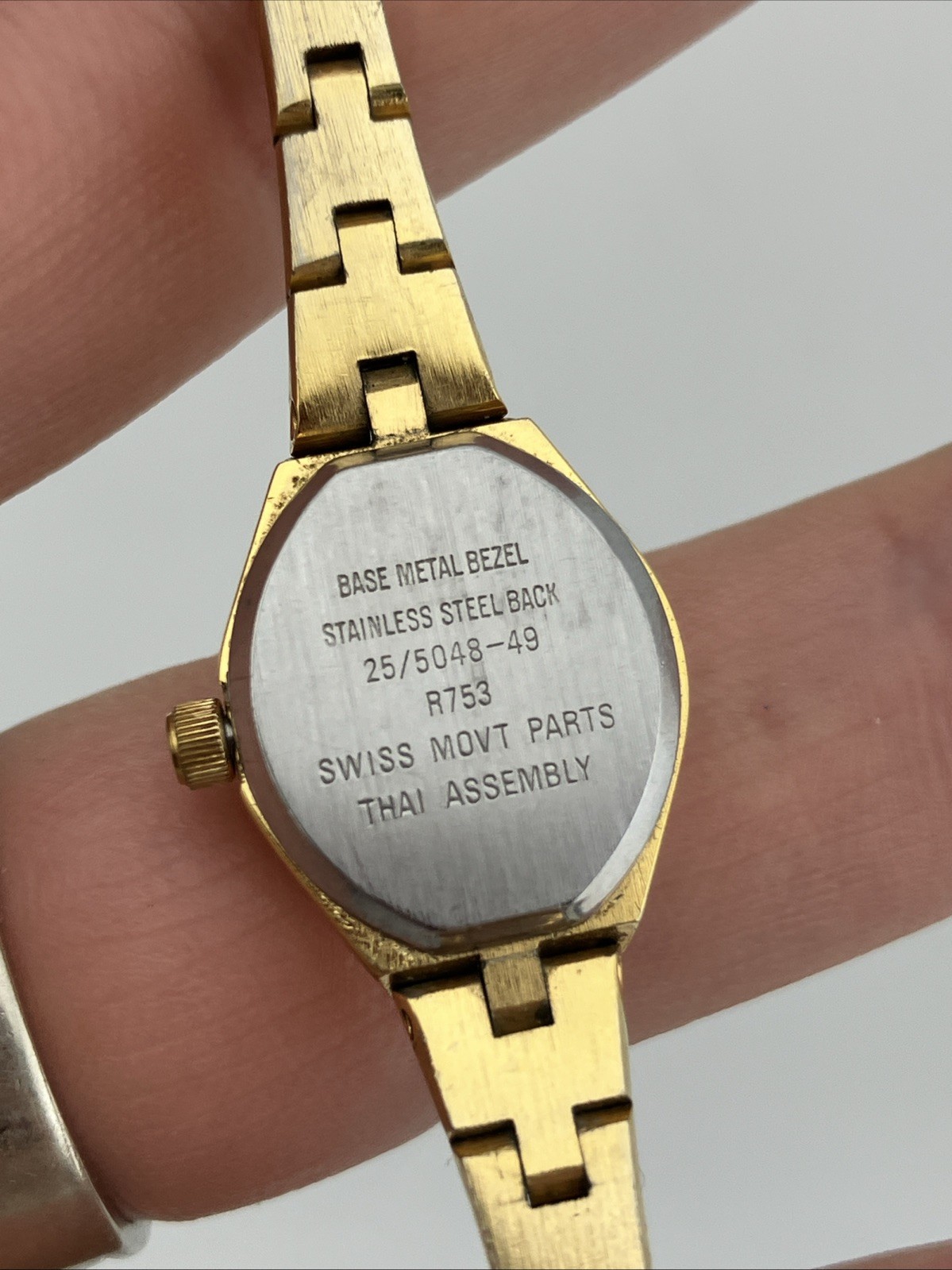Vtg Armitron Ladies 16mm Dainty Watch Gold Tone Heart Dial 6″ 25/5048 -RUNS