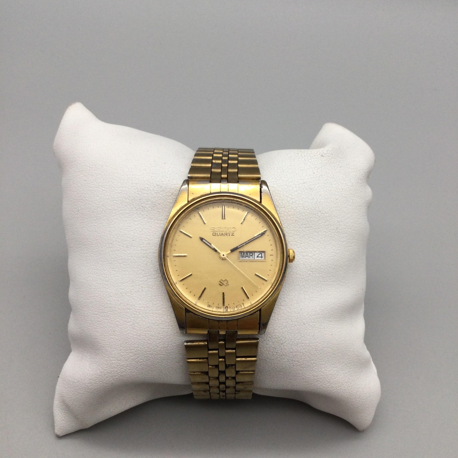Vintage Seiko 5Y23-6020 Mens Watch 33mm Day Date Gold Tone New Battery 8″