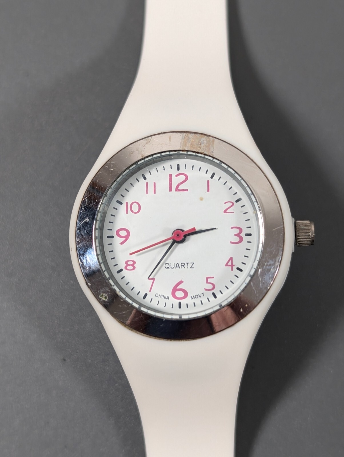 Womens White Pink Silicone Rubber Band Watch 30mm New Battery