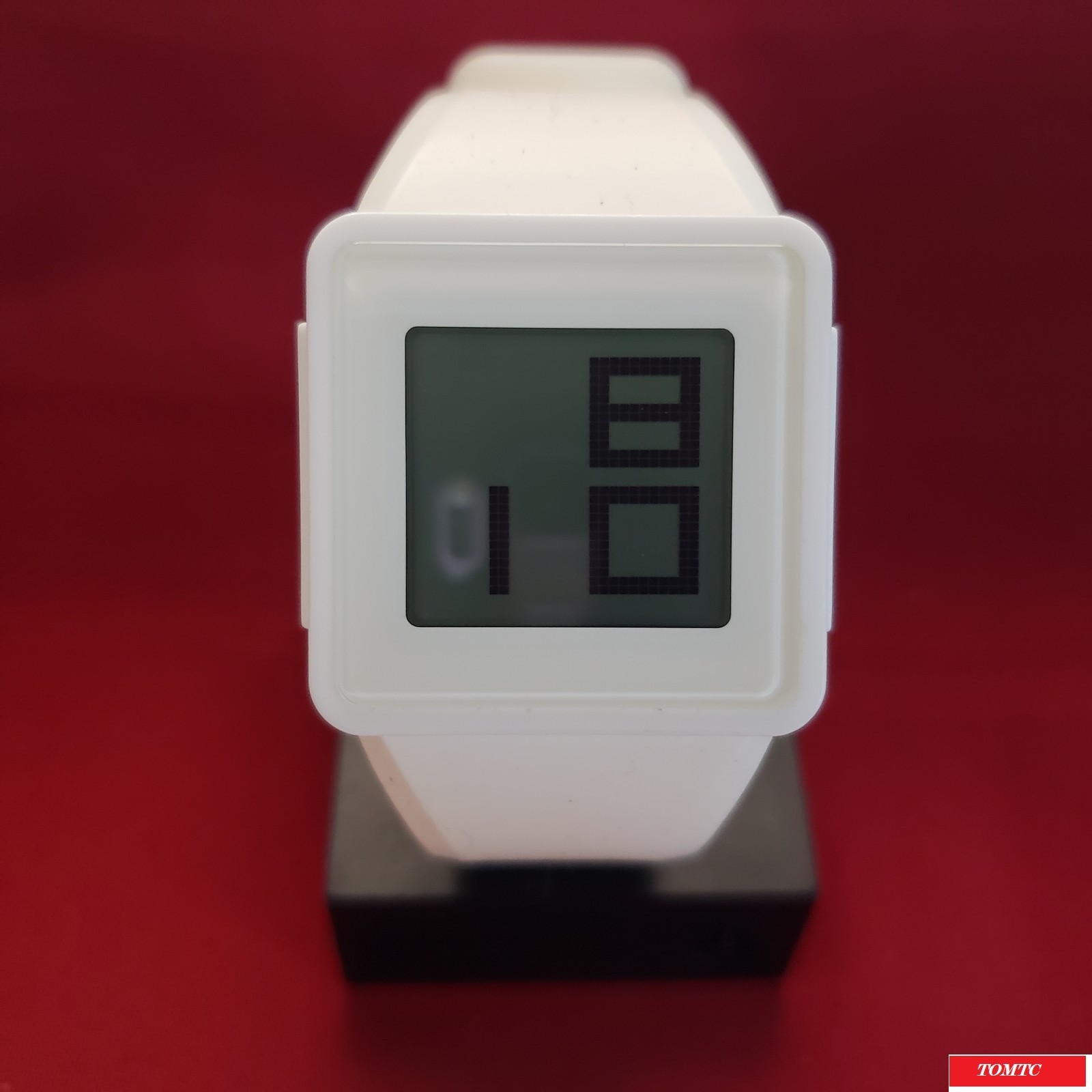 Nixon “The Newton Digital” (White) 30M China Movement w/ Case[11l]