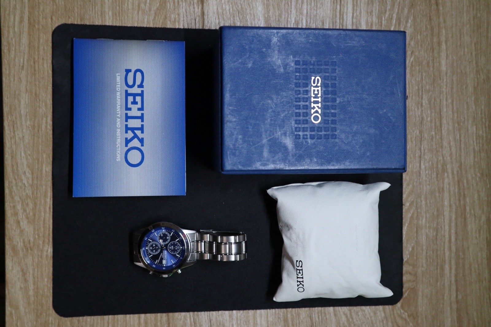 Seiko Chronograph Quartz 100m Date Tachymeter Blue Dial Steel Bracelet Box