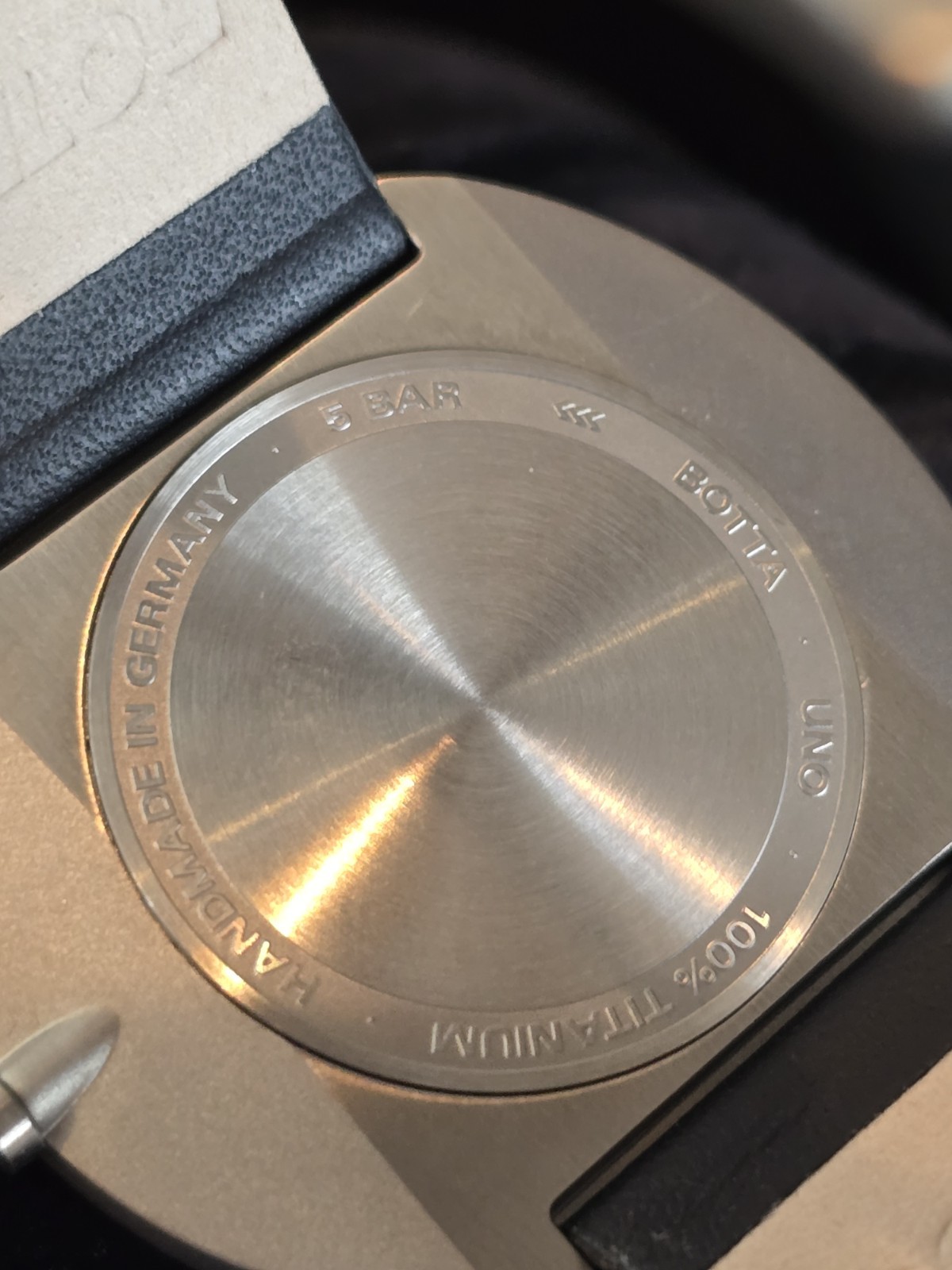 Botta Uno 551090 Quartz watch Titanium white dial made in Germany new battery.