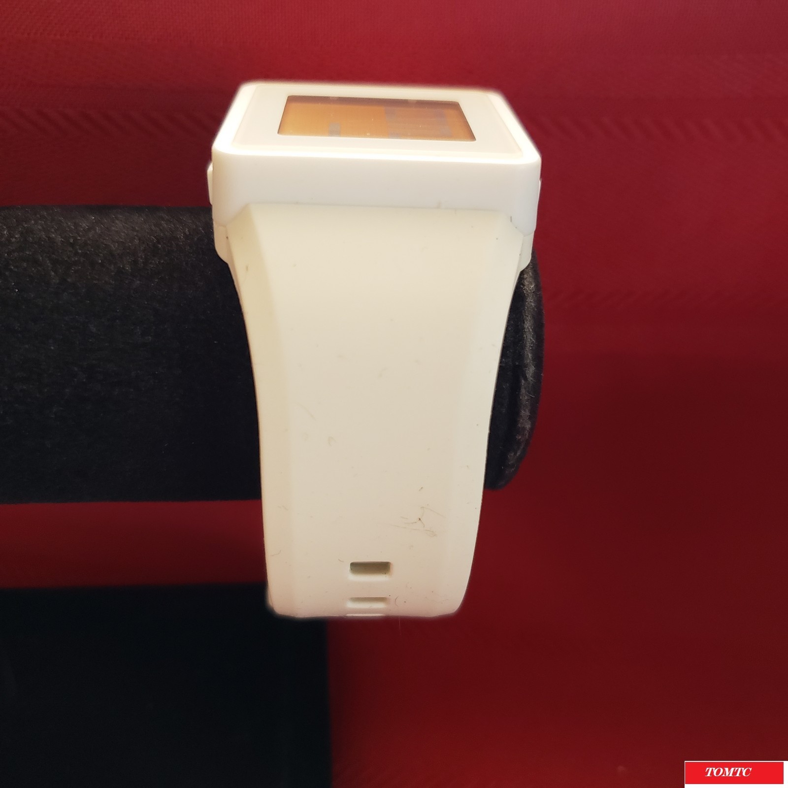 Nixon “The Newton Digital” (White) 30M China Movement w/ Case[11l]