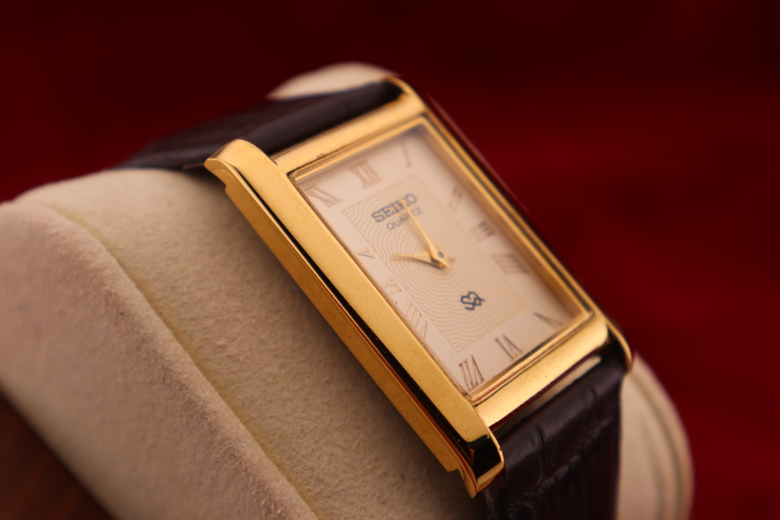 ⌚✨ Vintage Seiko Slim Quartz Gentlemen’s Gold Dial ,Dark Brown Dress Watch