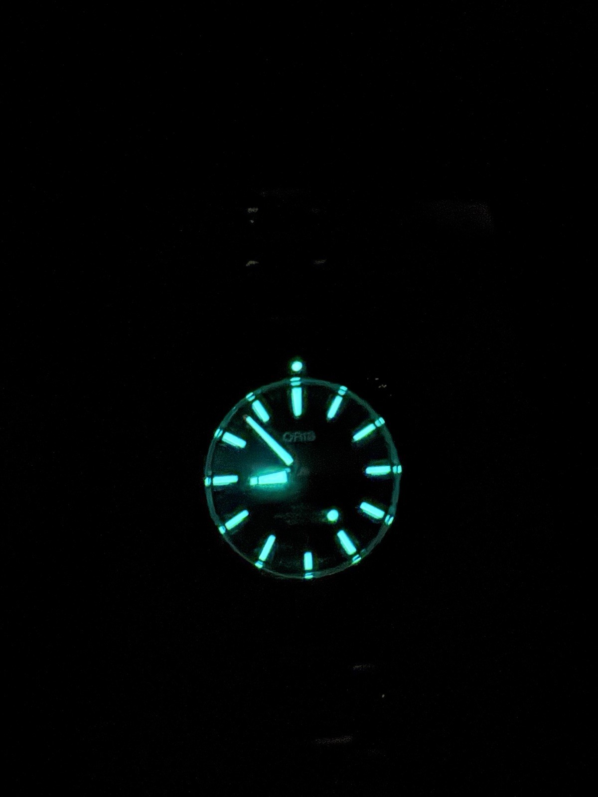 Oris Aquis Date Relief 41.5mm Cherry Red Dial Automatic Full Set
