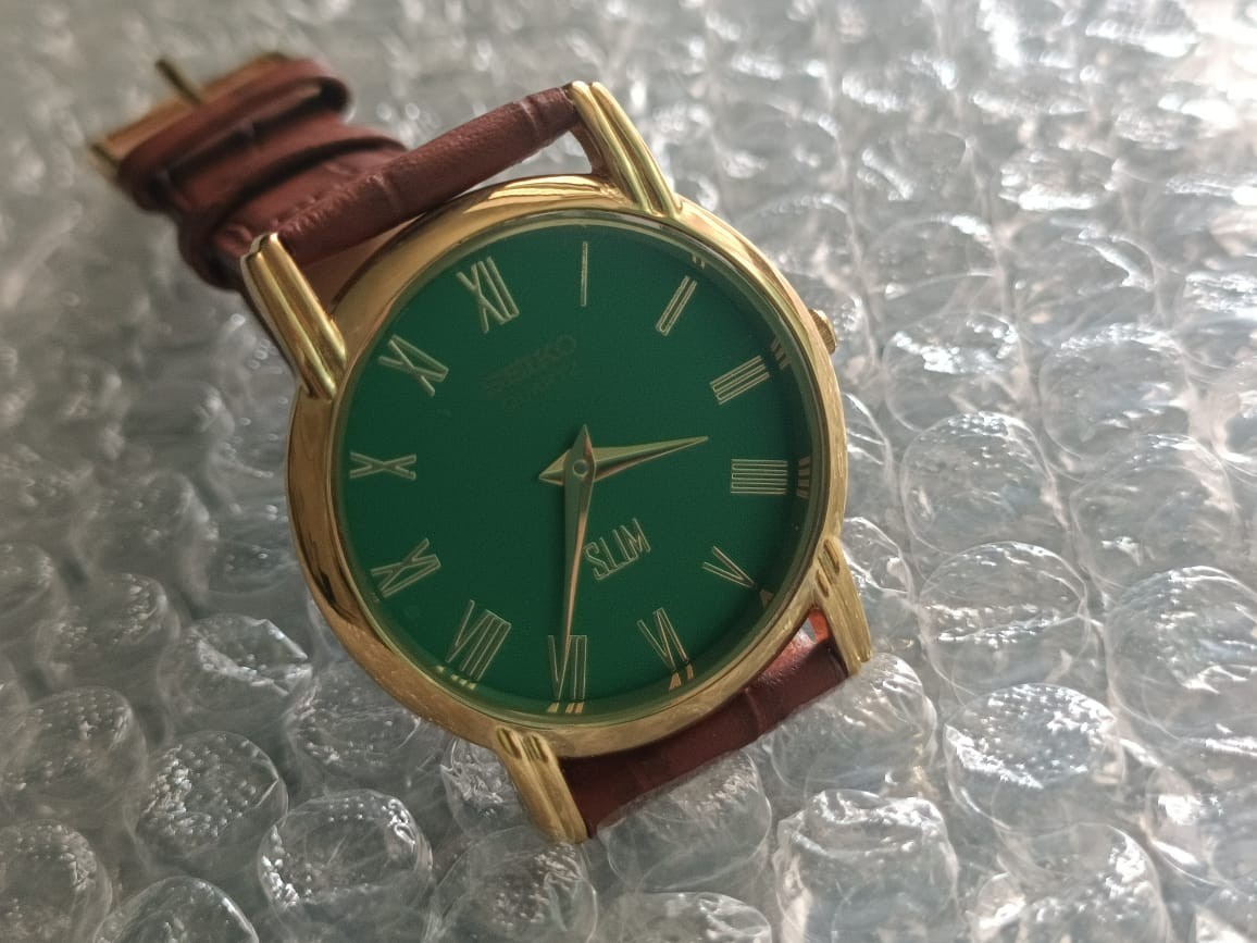 Vintage Seiko Quartz Japan Made Green Dial Men’s Wrist Watch Looking Good