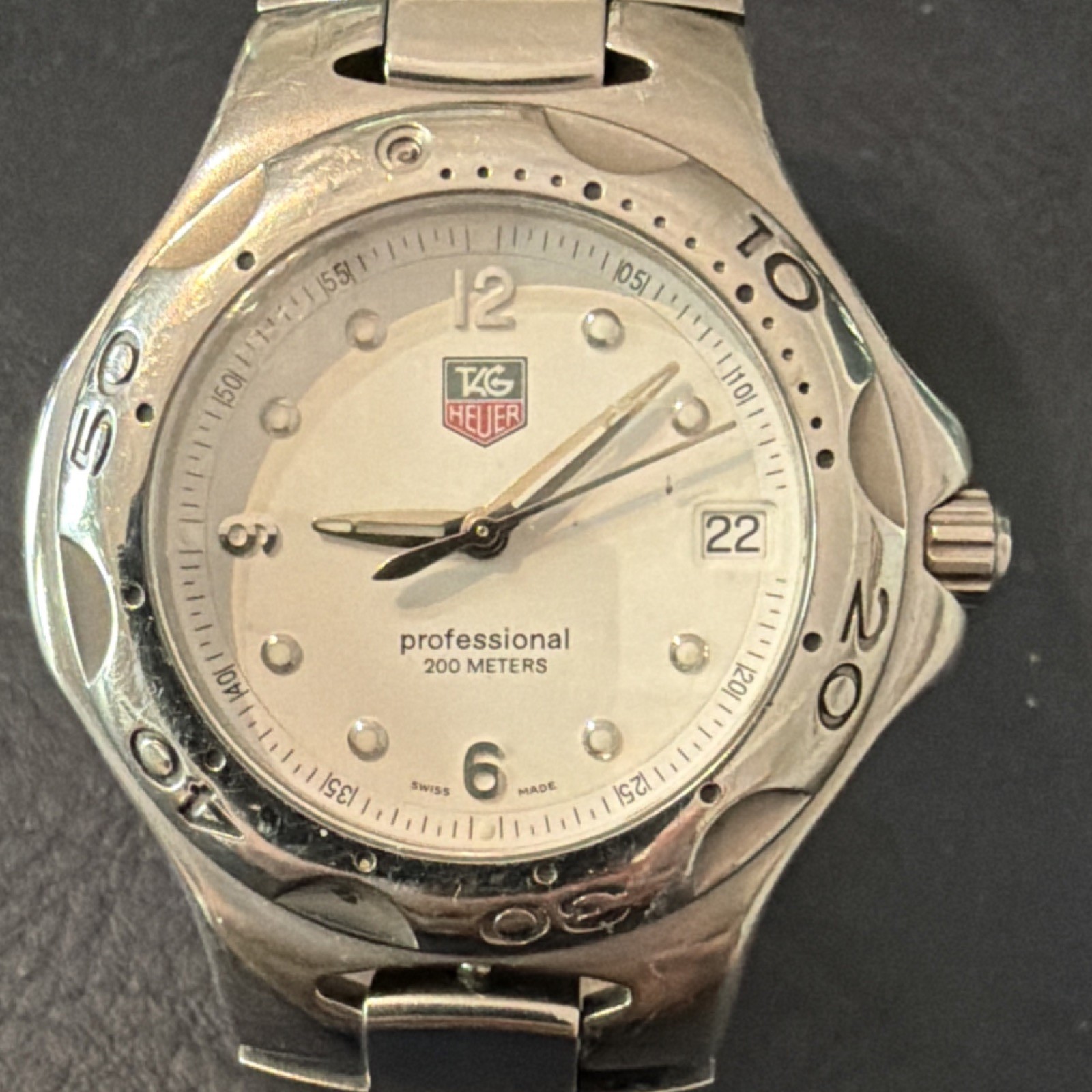 TAG Heuer Professional midsize Quartz 200m Silver Dial Date Watch