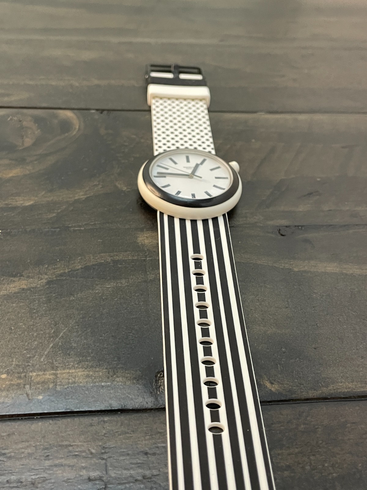 Swatch Striure SUON130 41mm Blue and White Striped Silicone Watch Swiss Working
