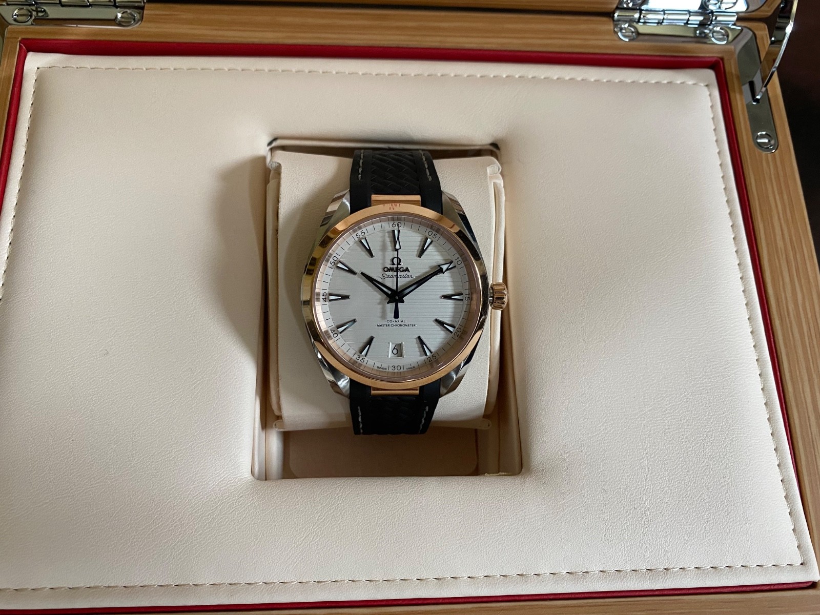 Omega Seamaster Aqua Terra 41 mm watch steel-18k rose gold case rubber strap