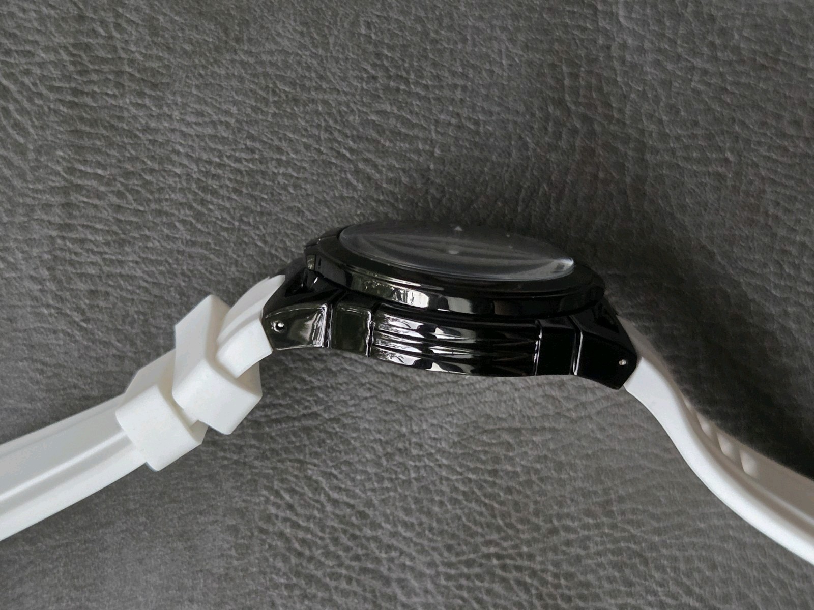 Activa Quartz Analog Sport Watch Black Dial Plastic Case White Silicone Strap
