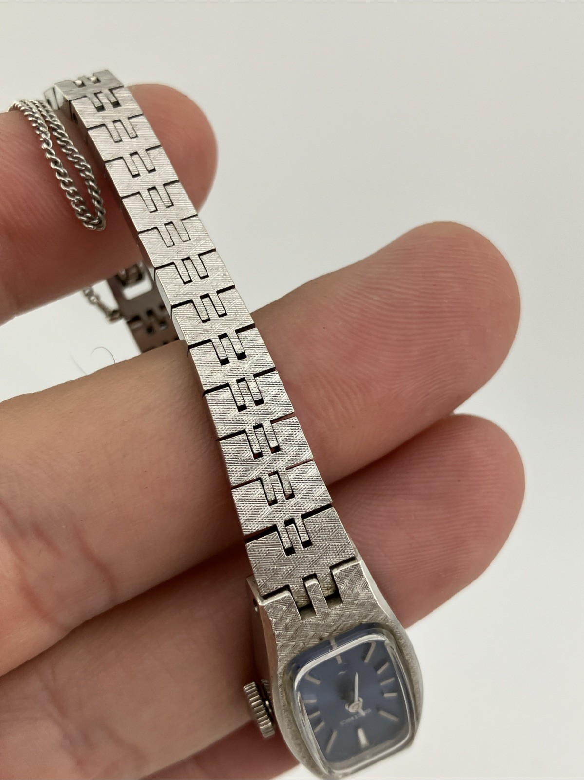 Vtg Seiko Ladies 14mm Watch Silver Tone Blue Dial Windup 6.25″ 1520-3629 -RUNS