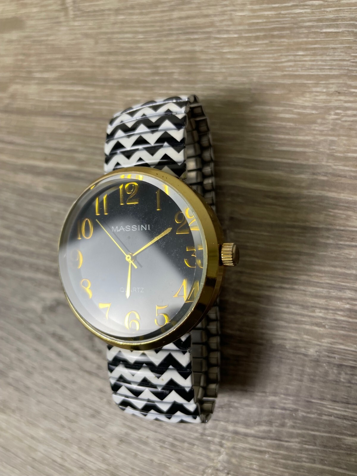 Massini Quartz Watch Women Gold Tone Stretch Needs Battery