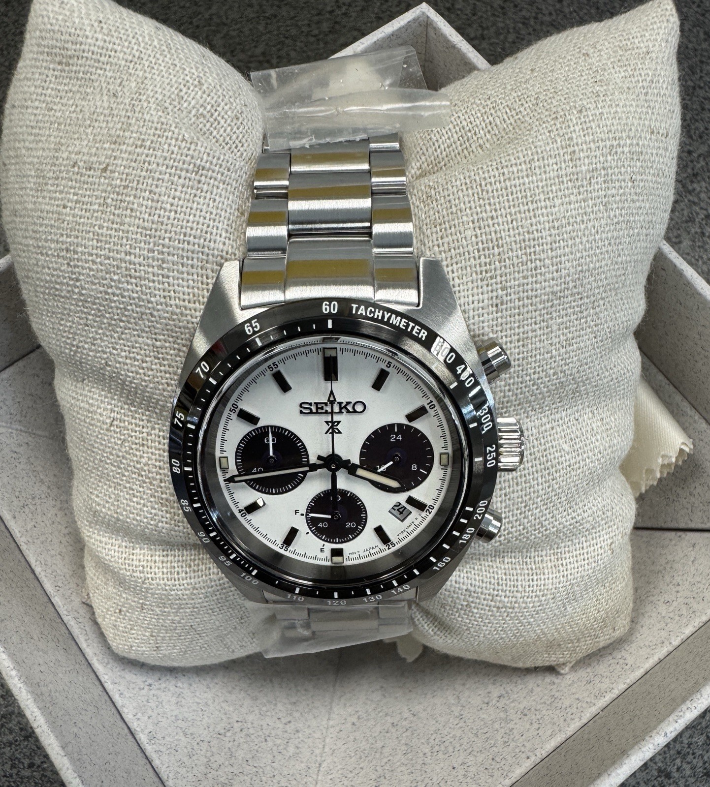 Seiko Prospex Solar Chronograph Men’s 39mm White Dial Watch Speedtimer SSC813