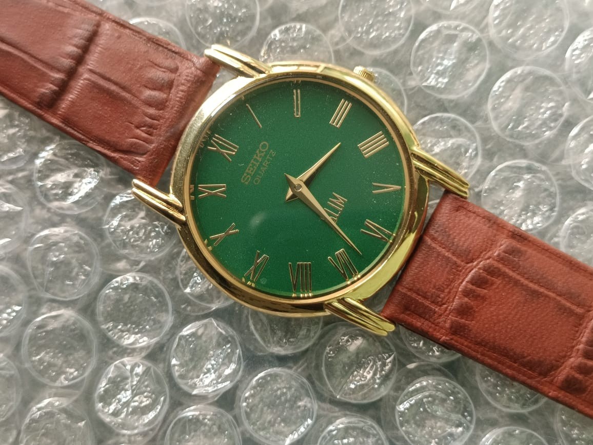 Vintage Seiko Quartz Japan Made Green Dial Men’s Wrist Watch Looking Good