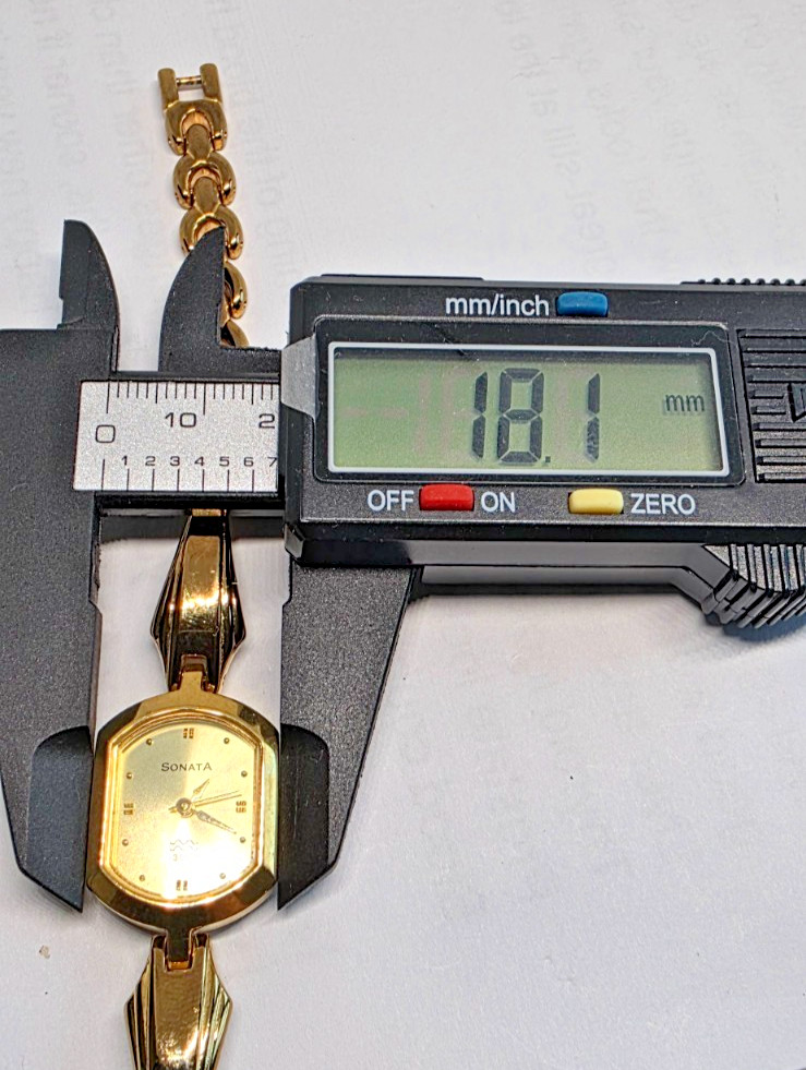 India Sonata Watch Gold Tone 8042YAA New Battery and Working