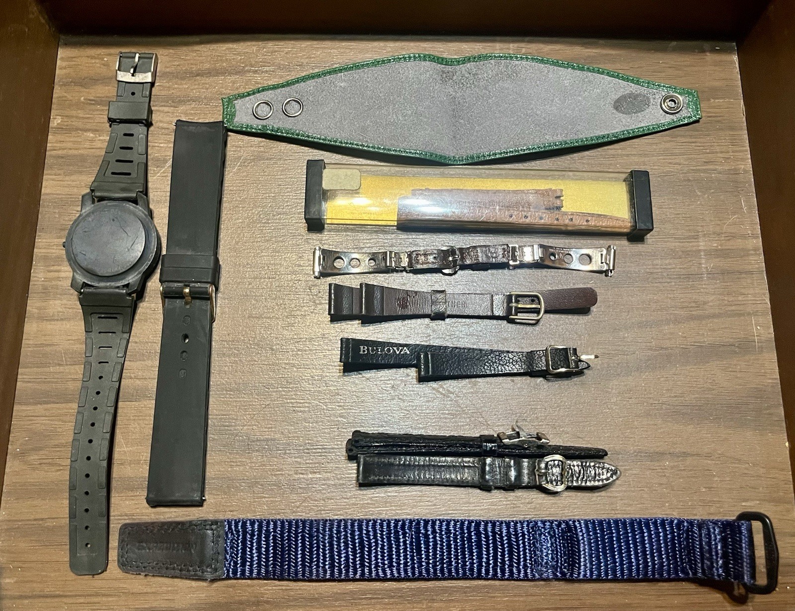 Lot of 10 Assorted Vintage Leather Rubber & Fabric Watchbands Timex Bulova W10