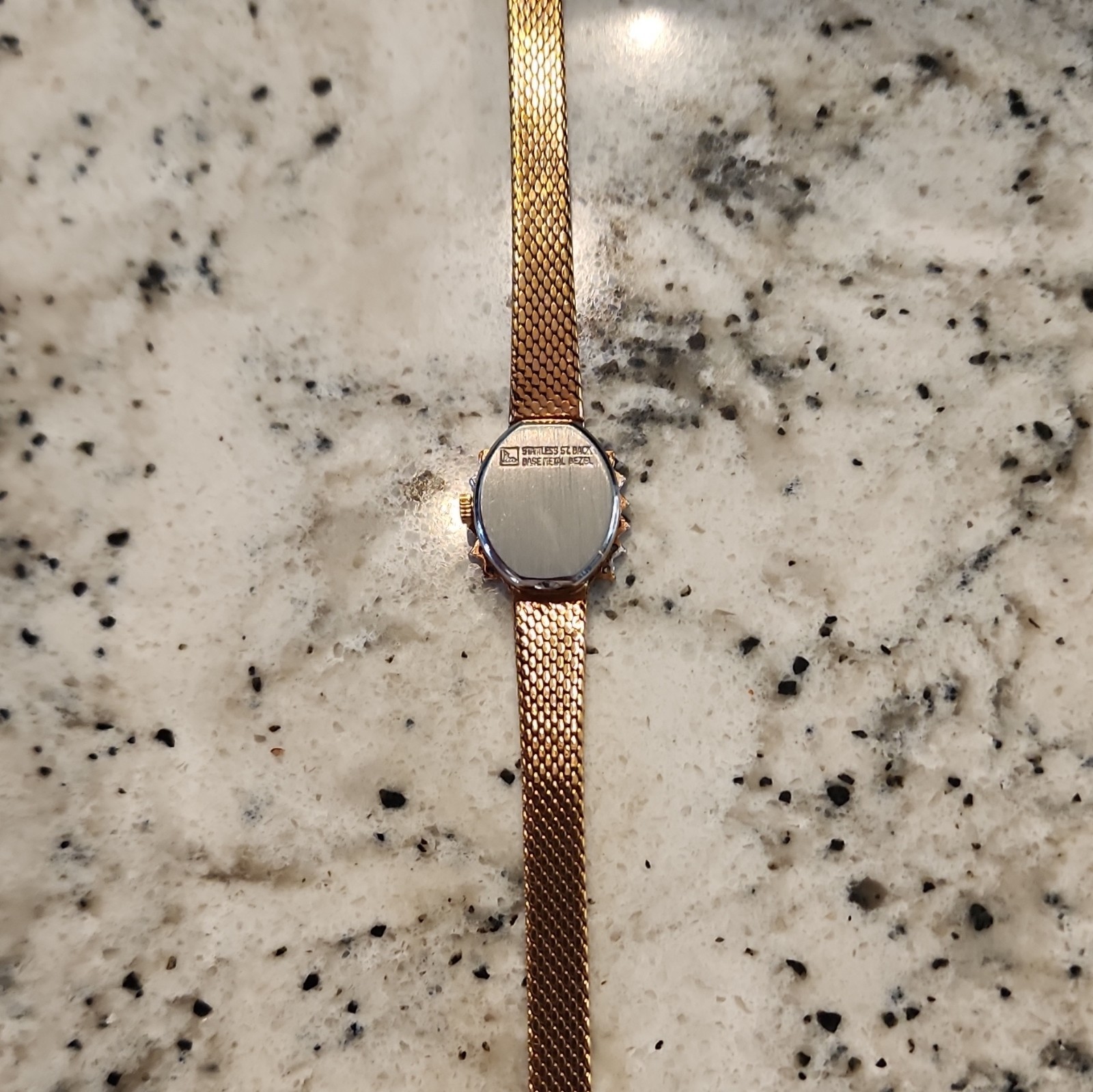 Seiko Quartz Women’s Gold Tone Mesh Band White Dial Arabic Numerals Analog