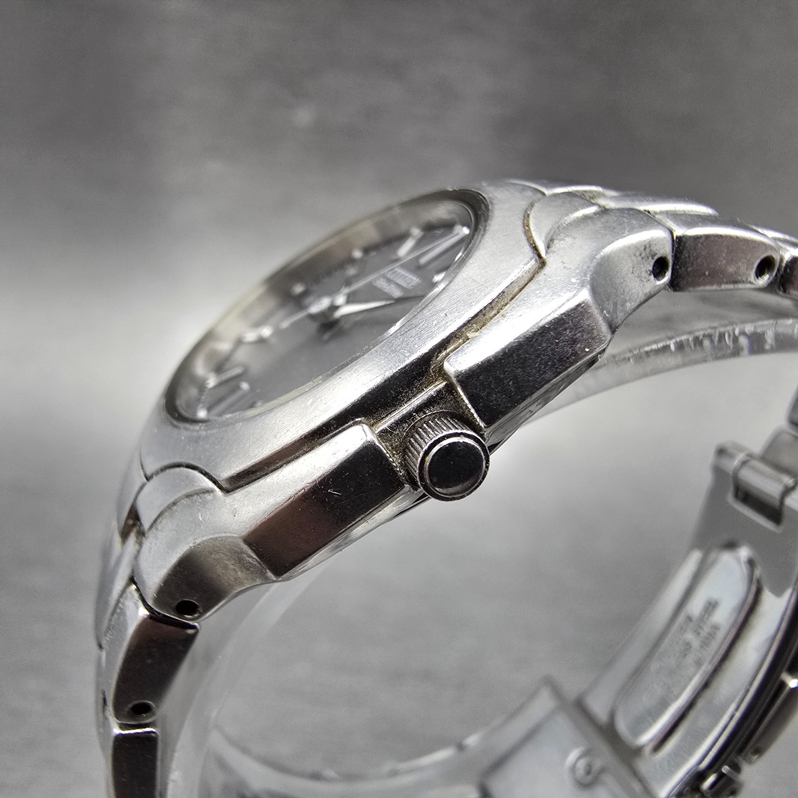 Citizen Eco-Drive Watch Women 25mm Gray Dial Silver Tone Date E011-S049601 RunsS