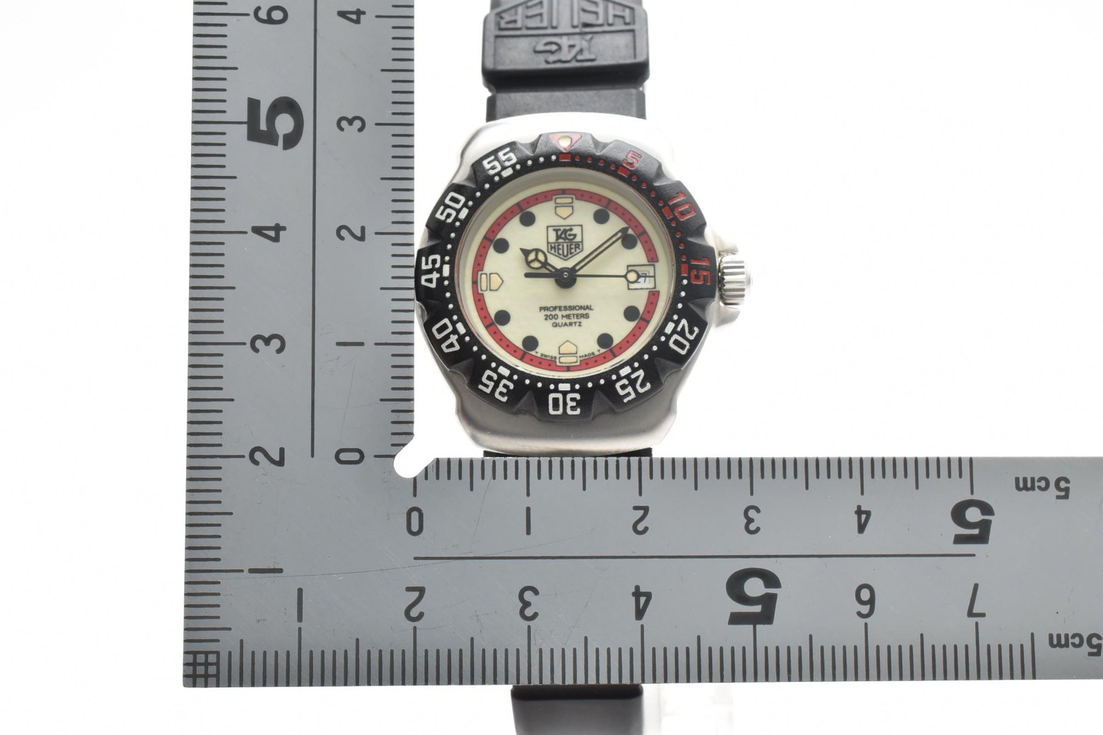 TAG HEUER Formula 1 WA1411 Quartz Unisex Watch White Dial Diver 200m Resin #115