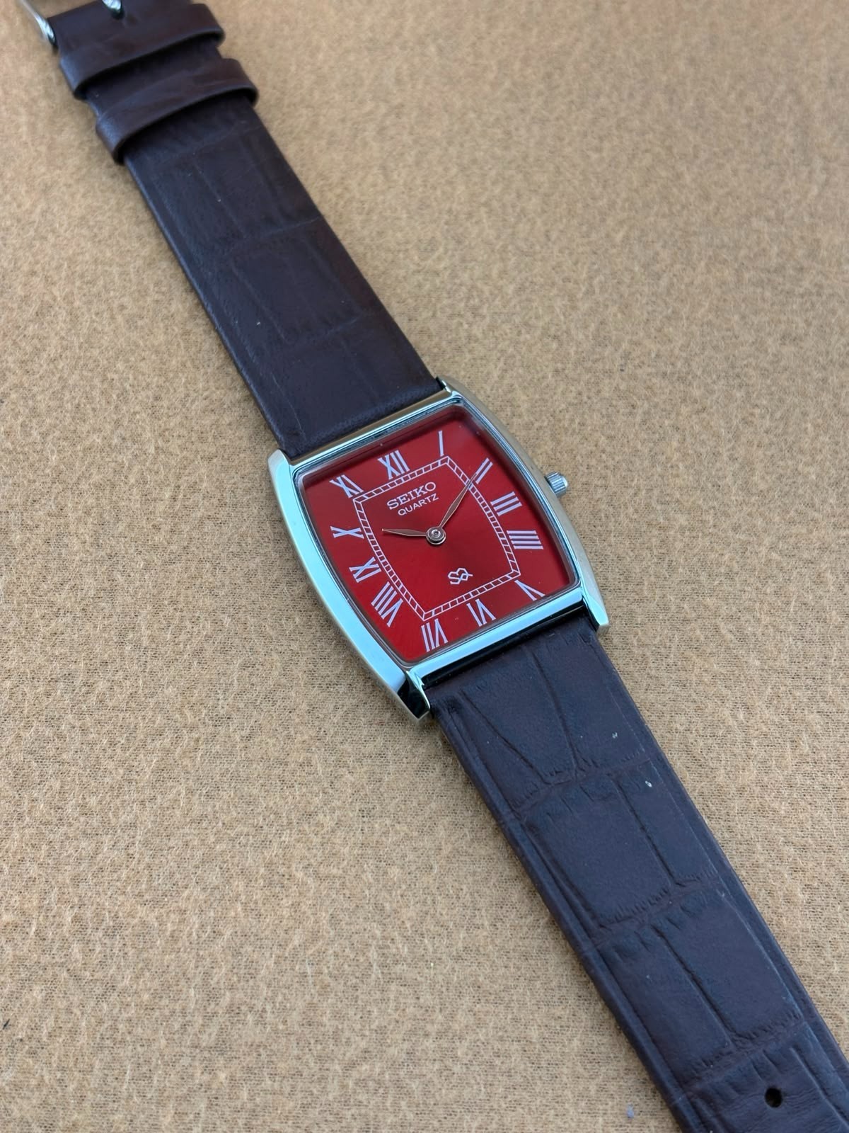 RED SILVER Vintage Seiko barrel Quartz men’s Wristwatch-DARK BROWN STRAP
