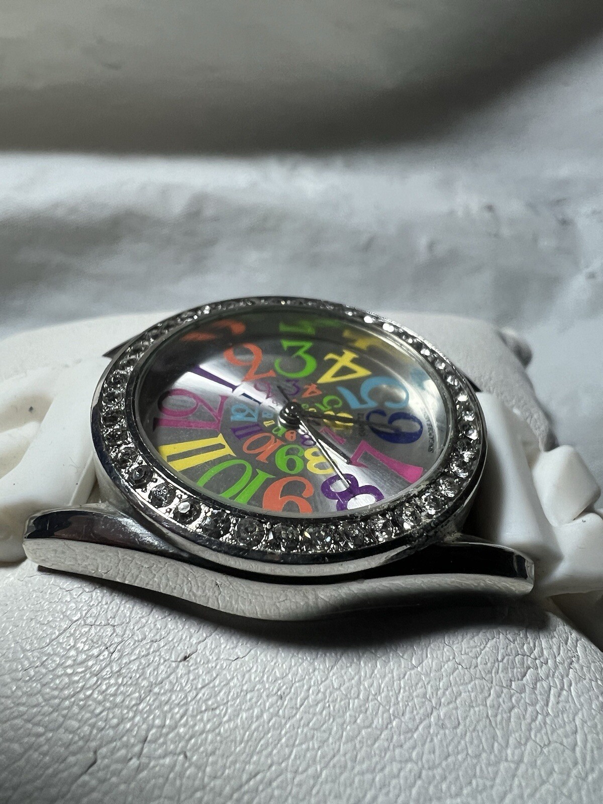 Watch ladies multicolor markers,Quartz, crystal Bezel, 32 mm case, white rubber