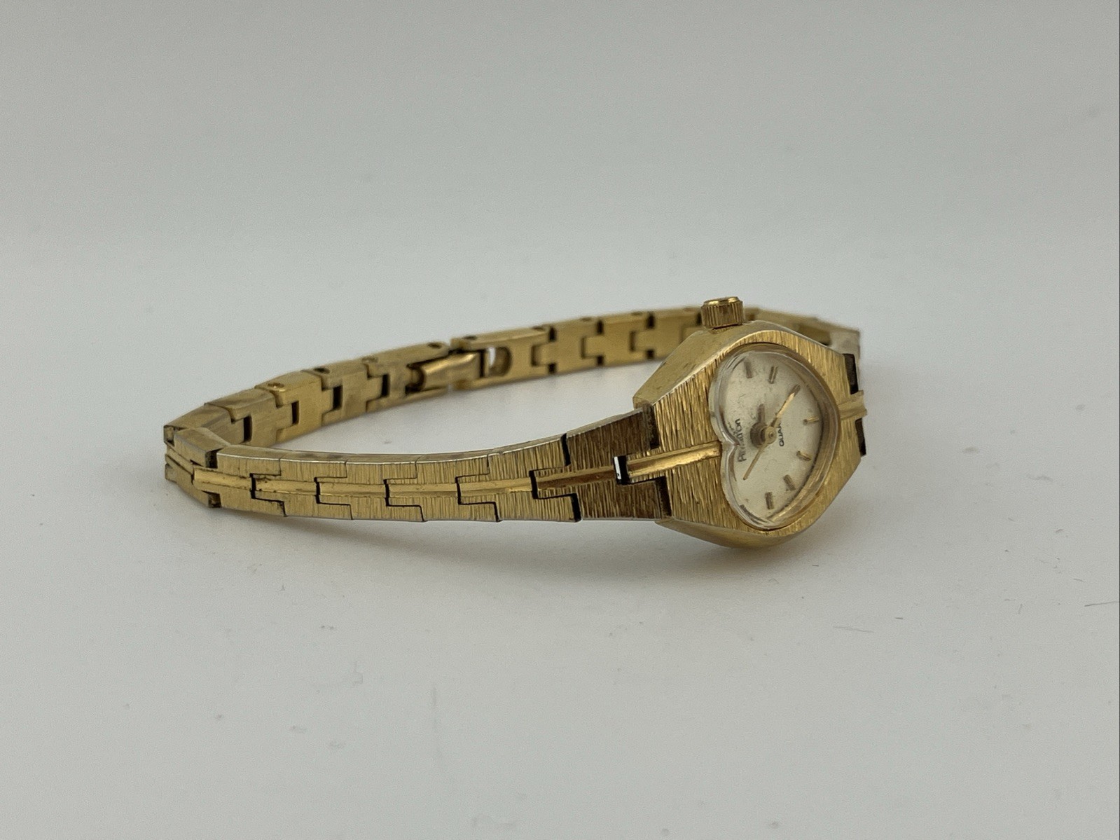 Vtg Armitron Ladies 16mm Dainty Watch Gold Tone Heart Dial 6″ 25/5048 -RUNS