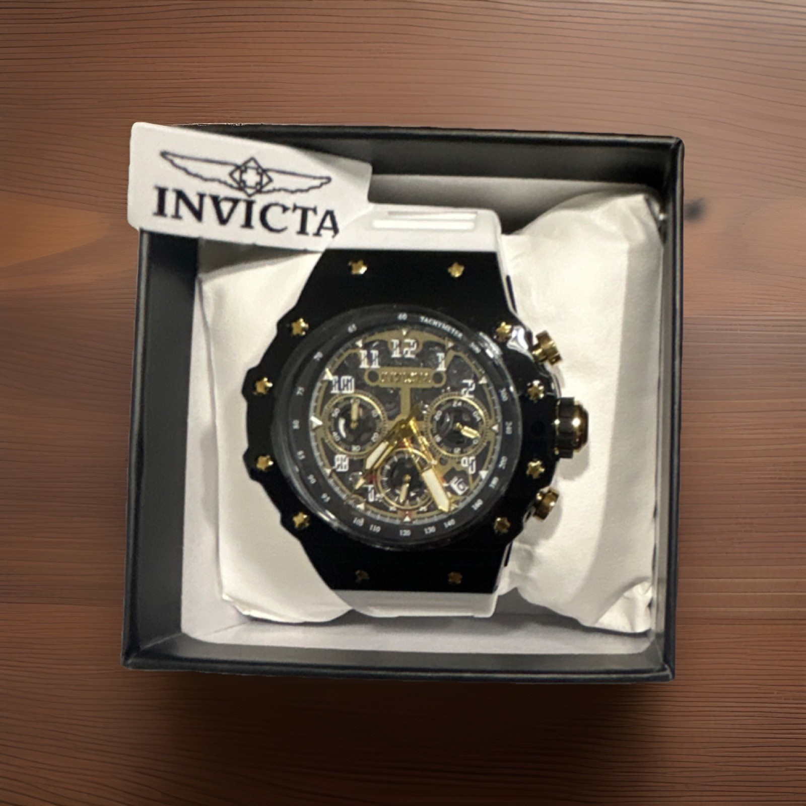 Invicta Men’s Analog Chronograph Tachymeter Black/Gold Dial White Strap Box