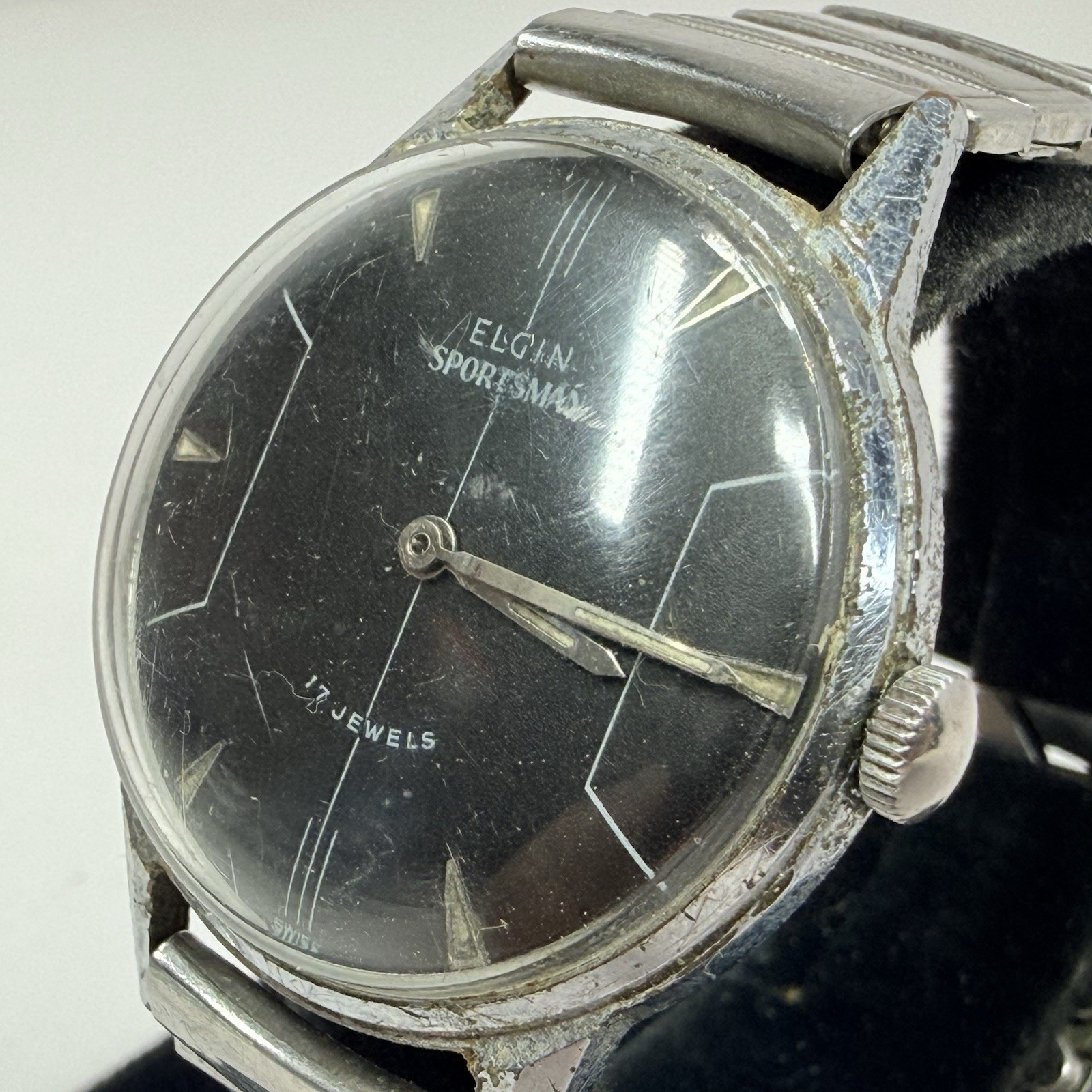 Elgin Sportsman 17 Jewels Black Dial. Wrist Watch RUNS