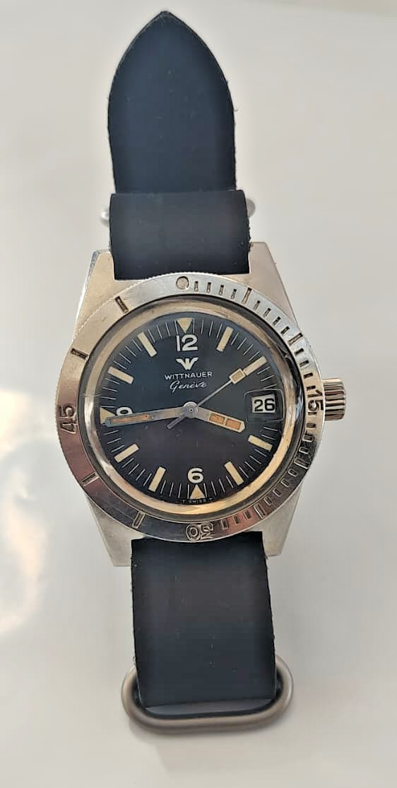 Rare Vintage Wittnauer 4000 Skin Diver 37mm Manual Wind 17J Black Dial 1960